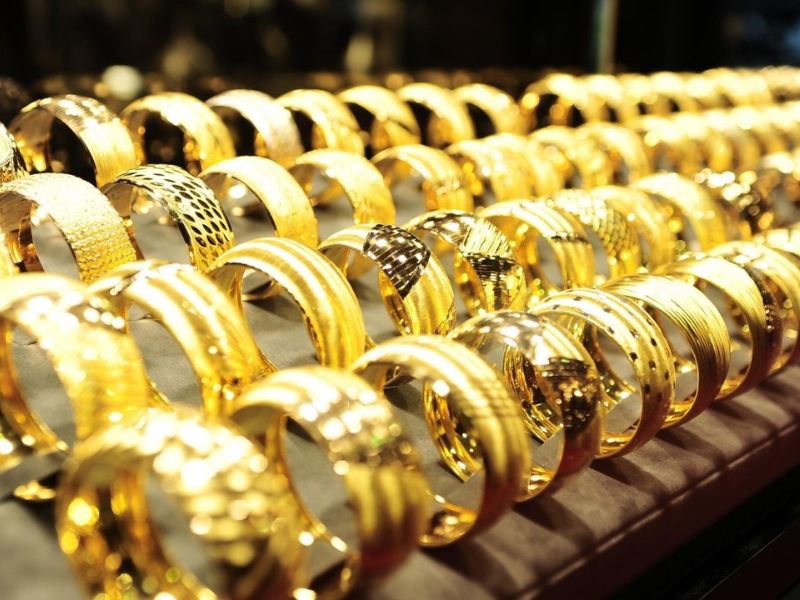 Vàng 16.3K có màu sắc nhạt hơn vàng 24K